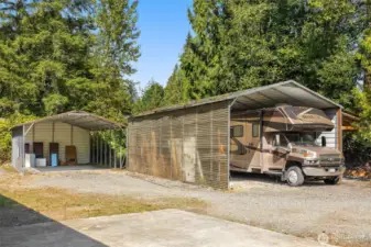 RV does not stay, but the carports do!