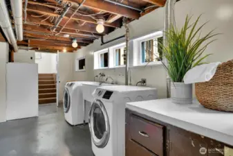 Laundry & Utility Rm