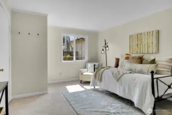 Large Stuido Mixed Use Space with a Closet