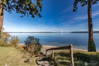 Your steps to your private beach!