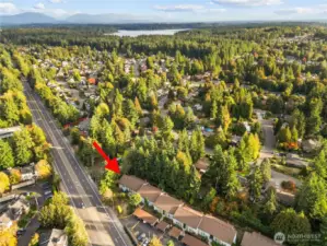 Nearby shopping, dining & trails