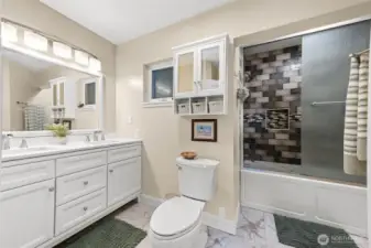 Beautifully updated en suite bath.