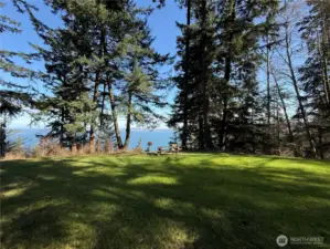 Lookout at head of community beach trail