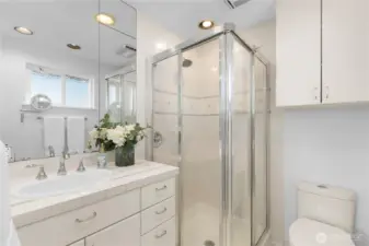 Junior suite 3/4 bathroom