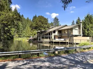 Clubhouse and Bistro Restaurant