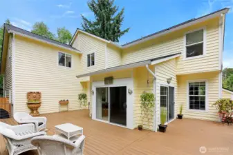 Large Entertainment Deck