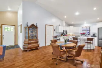 The open plan allows you to spread out whether you are hosting a gathering around the table or a more casual affair.