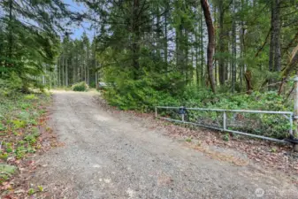 Entrance off Fagerud Road.
