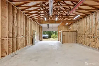 Oversized insulated shop with dedicated power, and oversized door.