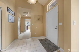 Large tiled entry way.