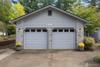 DOUBLE DOOR GARAGE