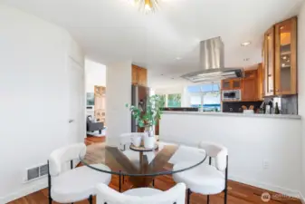 Spacious eating area or additional living room