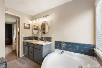 Soak your cares away in the oversized tub!