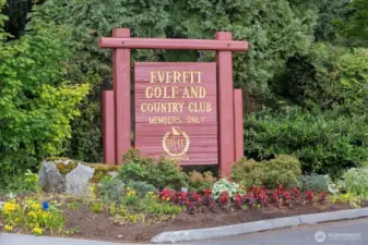 Everett Golf & Country Club located just across the street.