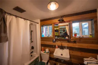 Cabin A Bathroom