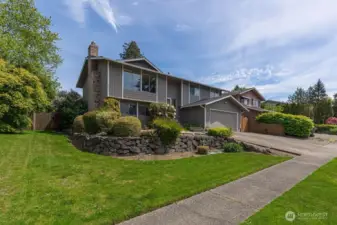 8,092 sf lot sits in a prime location.