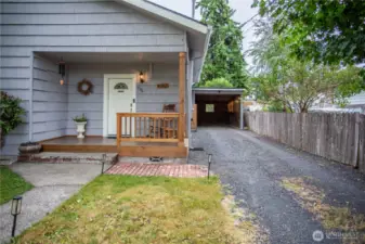 Driveway with ample parking