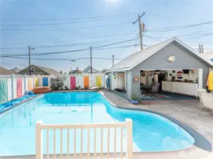 Sparkling 12.5-foot pool with new 2023 pump, ready for summer fun and entertaining