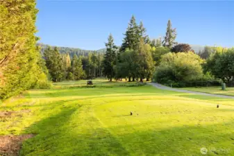 Residents receive a discounted rate for golf membership.