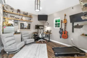 Detached office studio or pool house