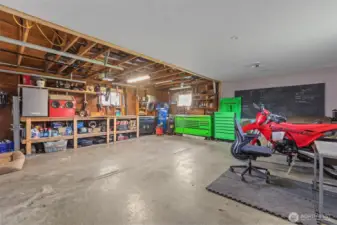 Detached Heated Garage/Shop