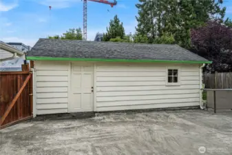 Detached garage