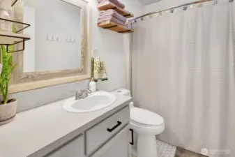 A full bathroom upstairs, perfect for two bedrooms to share.