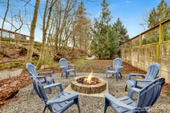 Gather friends and family by the fire—your backyard is the place to be!