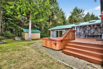 Back Deck & Hot Tub