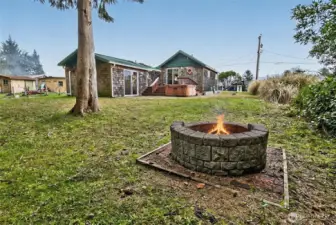 Large Backyard for Gathering & Entertaining