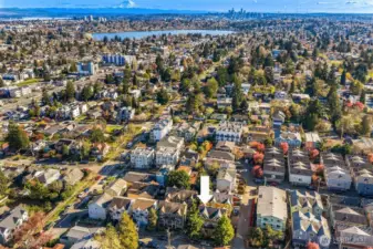 Located on a quiet street with easy access to Rapid Ride, Light Rail and I5 and 99 - get anywhere in the city with ease.