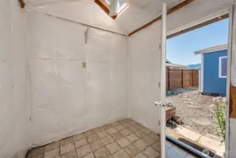 Inside the garden / hobby shed