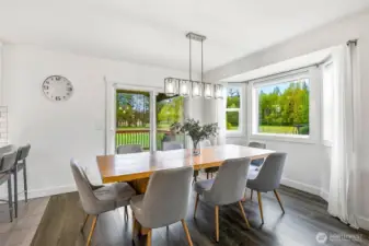 Dining room w/views