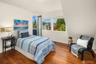 Upstairs Bedroom #2