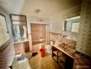 Duplex Upper Bath