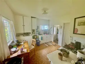Back Cottage Large eat-in kitchen