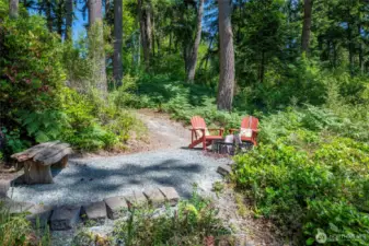 Sitting area with firepit