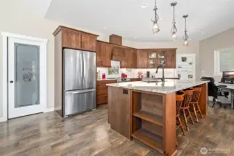 Walk in pantry & huge 9' kitchen Island