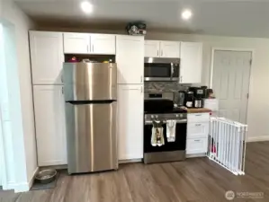 Newer appliances gently used.