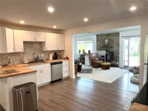 Open floor plan with lots of natural light