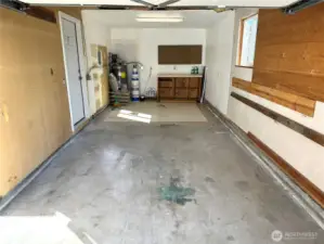Attached 1-car garage.