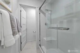 Photographs are for illustrative purposes only. Features, finishes, interior/exterior colors, landscaping and floorplan shown may vary from actual homes built.