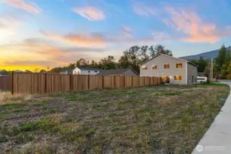 Photographs are for illustrative purposes only. Features, finishes, interior/exterior colors, landscaping and floorplan shown may vary from actual homes built.