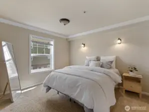 Spacious primary suite w/ walk-in closet & private bath