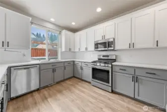 Look at how beautiful this kitchen is! Stainless appliances, subway tile and quartz counters~