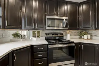 Lots of storage in the kitchen