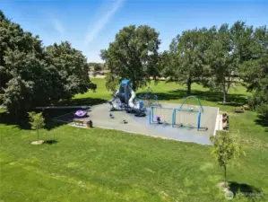 Vista Terrace Park is just blocks away.