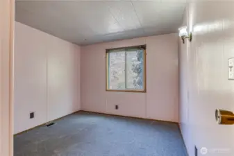 upper bedroom 4