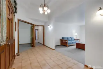Entry with Private sitting area/Formal