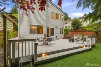 Entertaining size deck with built-in lights